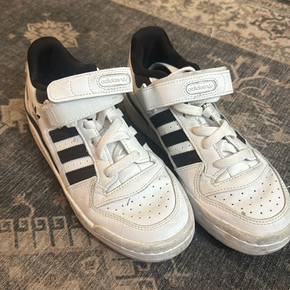 Adidas forum low